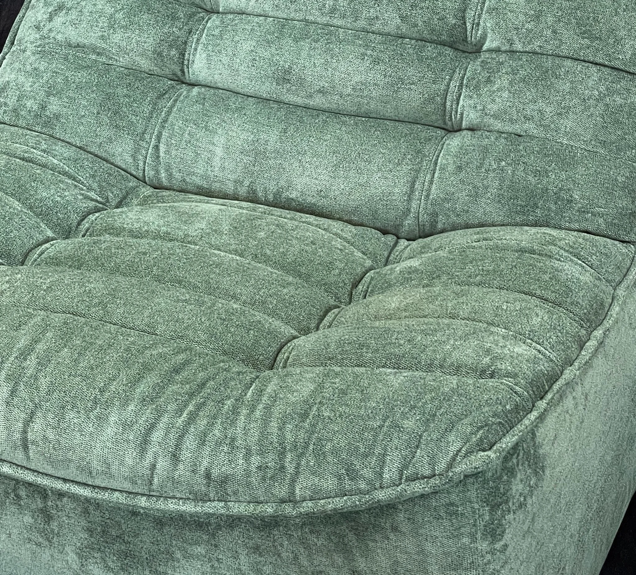 Encore Furniture Gallery-Calia Italia Modern Fox Trot Slipper Chair